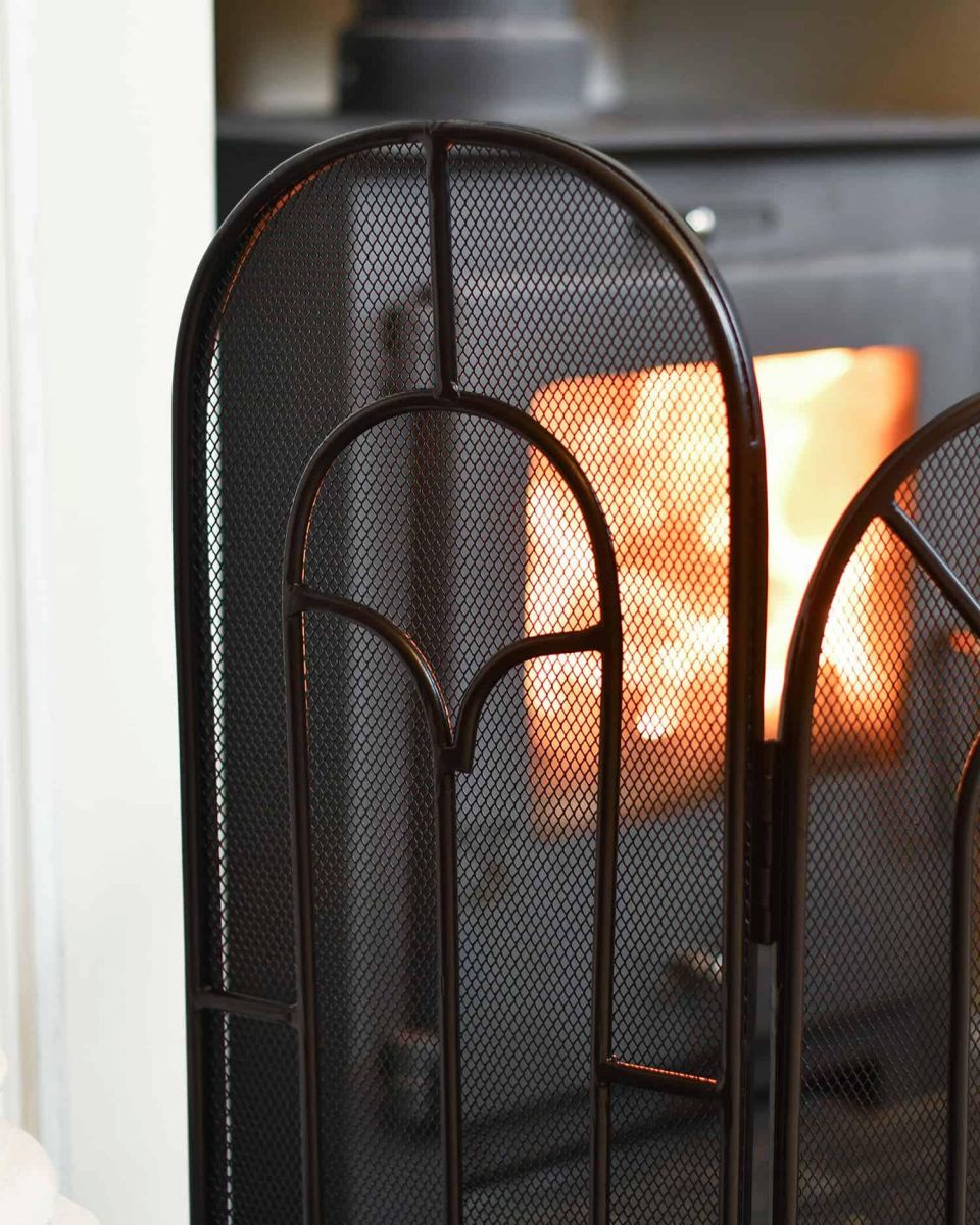 Close-Up of Three-Fold Fire Guard Design