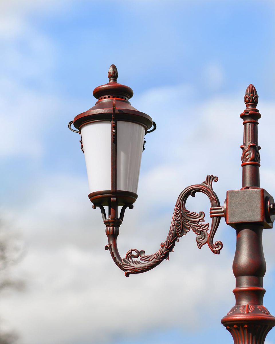 Traditional Victorian Style Lantern on the Lamp Post Set