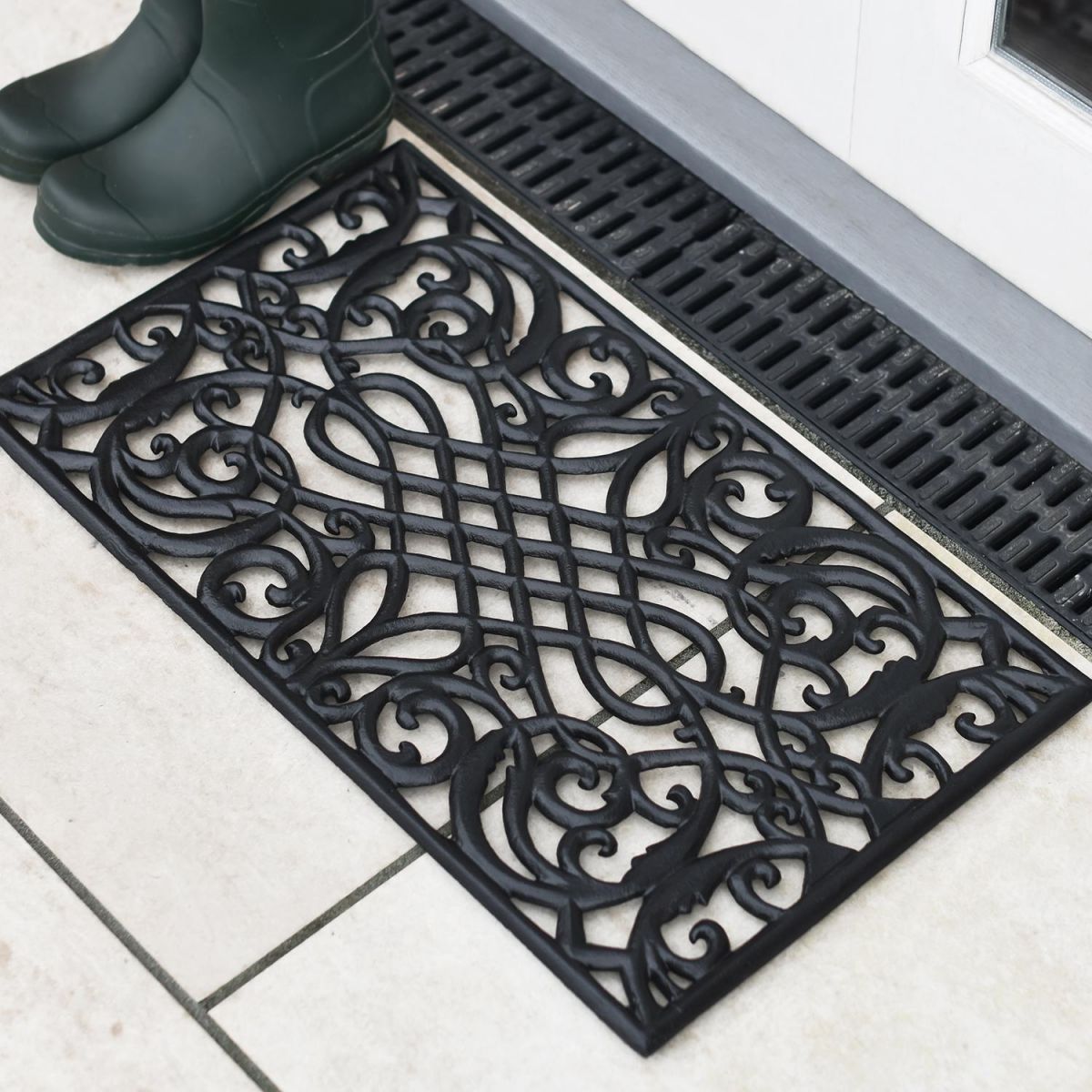 "Bampton" Cast Iron Black Doormat in Situ