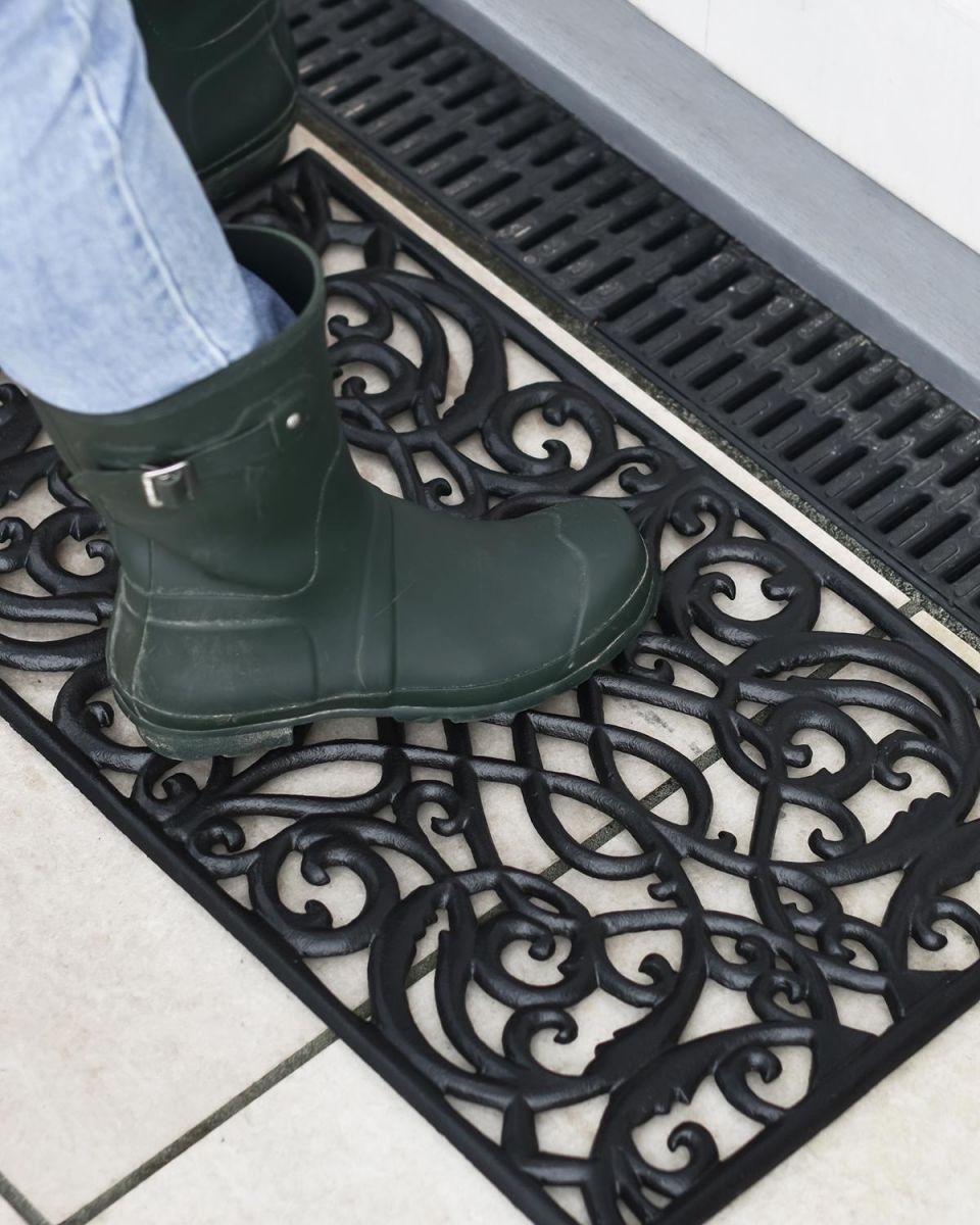 "Bampton" Cast Iron Black Doormat to Scale