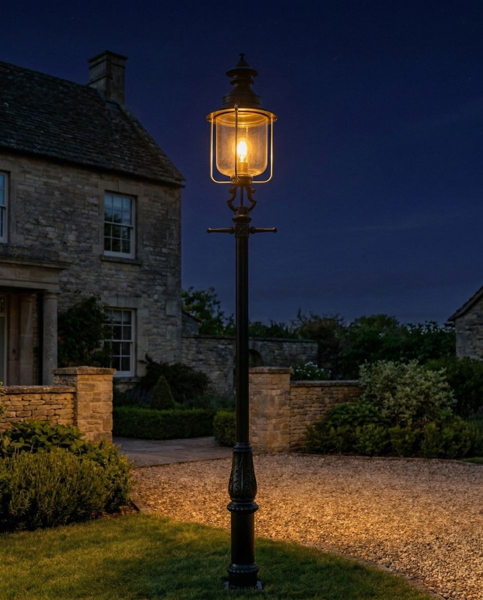 "Belgravia" Extra Large Lamp Post & Lantern - 3.9m digital illustration at night