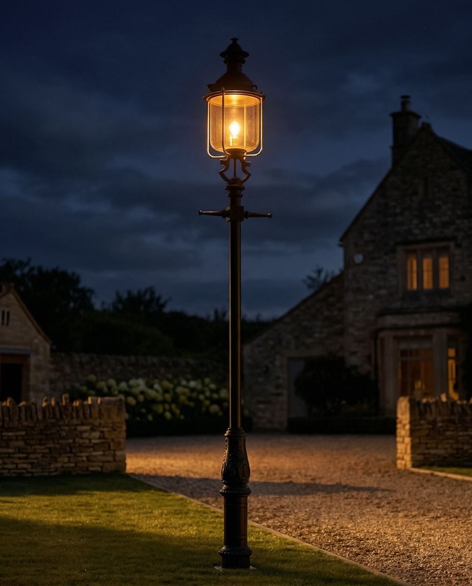 "Belgravia" Large Lamp Post & Lantern - 5m digital illustration at night