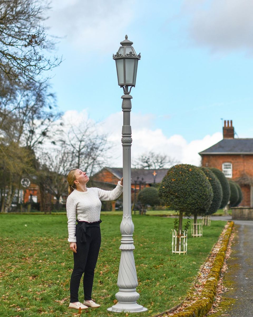 3m "Ivywood" Matt Grey Traditional Lamp Post to Scale