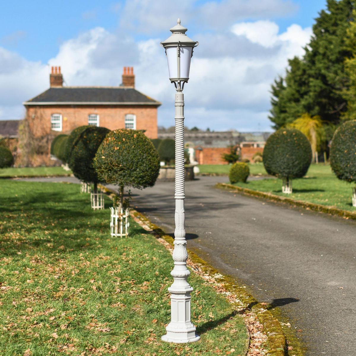 "Lindon Grey" Lamp Post in Situ