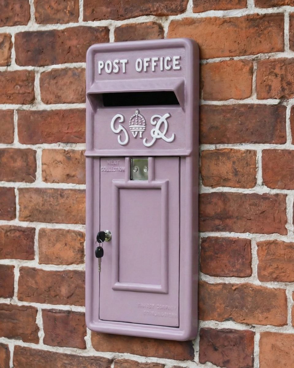 "Savannah Sunset" King George Rex Post Box Front on wall