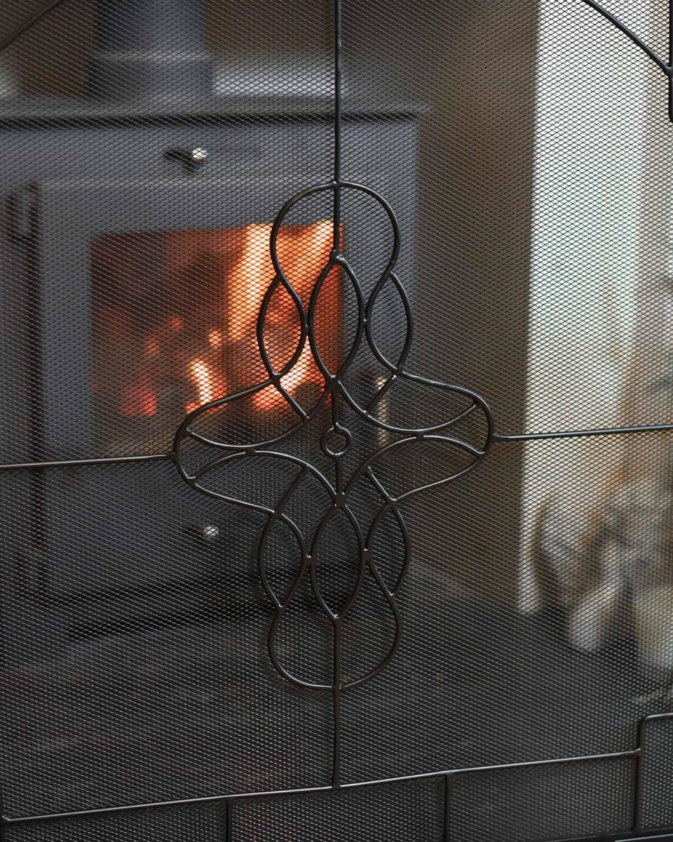 Close-Up of Central Pattern on “Aldermore House” Arched Fire Guard