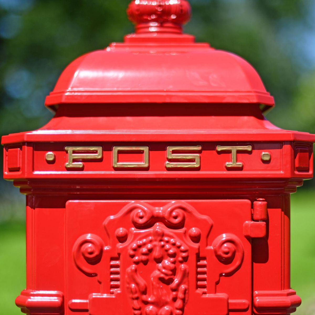 Gold Lettering on the Front of the “Cherrywood Blush” Deluxe Red Camden Free Standing Post Box Gold Lettering on the Front of the “Cherrywood Blush” Deluxe Red Camden Free Standing Post Box
