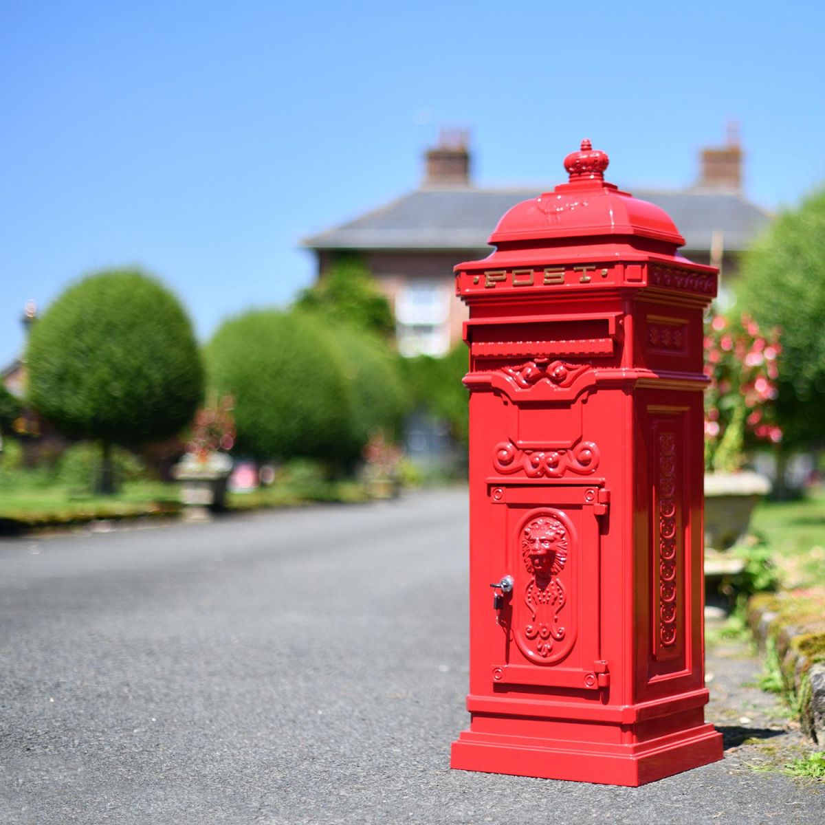 “Cherrywood Blush” Deluxe Red Camden Free Standing Post Box in USe Outdoors “Cherrywood Blush” Deluxe Red Camden Free Standing Post Box in USe Outdoors