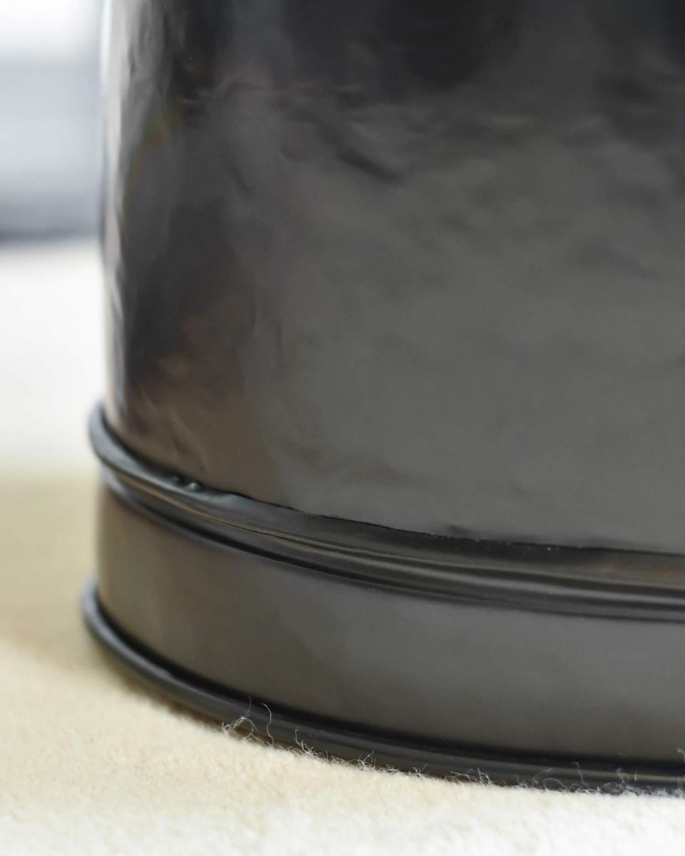 Close-Up of Midnight Black Finish