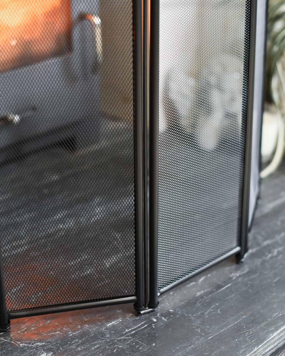 Close-Up of “Dynasty” Four Fold Guard Close-Up of “Dynasty” Four Fold Guard