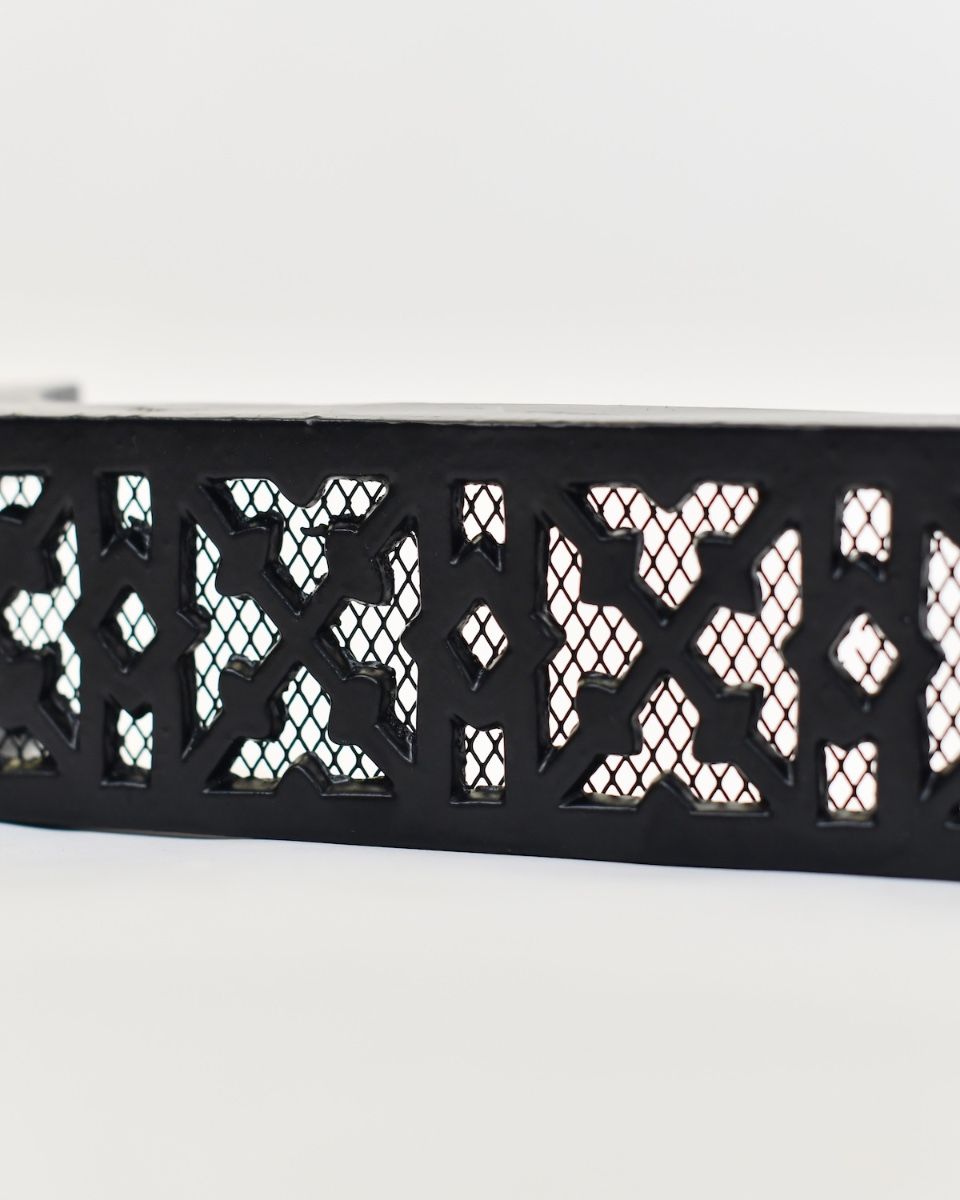 ‘Garrison’ Cast Iron Air Brick 9"x3" close up of central detailing ornate pattern