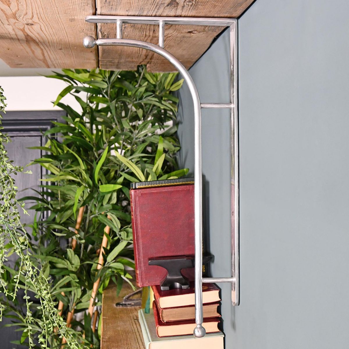 Side View of the ’Kepler’ Polished Aluminium Modern Wall Bracket 