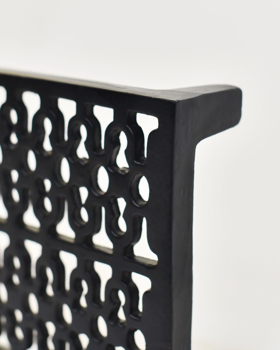 "Keyhole" Cast Iron Air Brick 9"x6" close up of top right corner