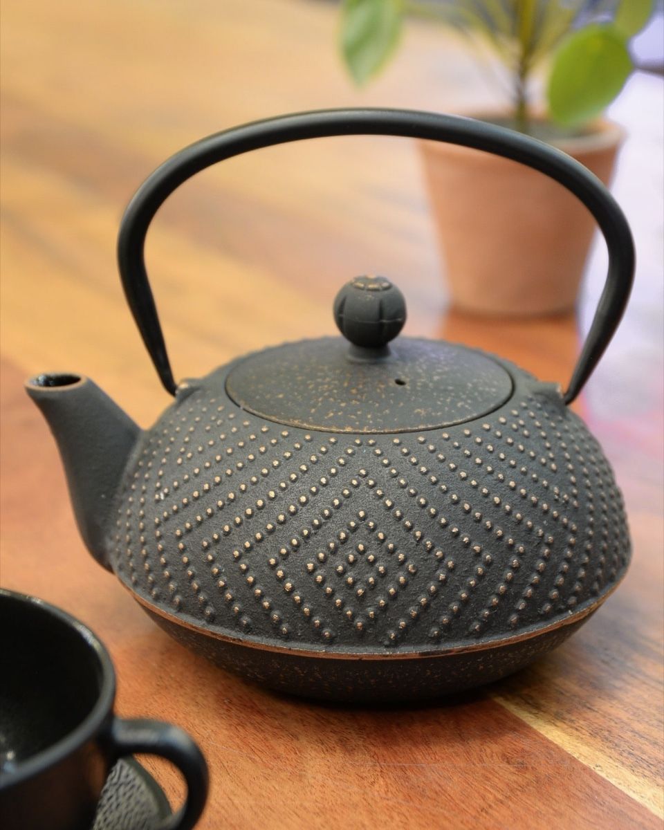 "Koshi" Cast Iron Japanese Style Teapot in a Black and Gold Finish