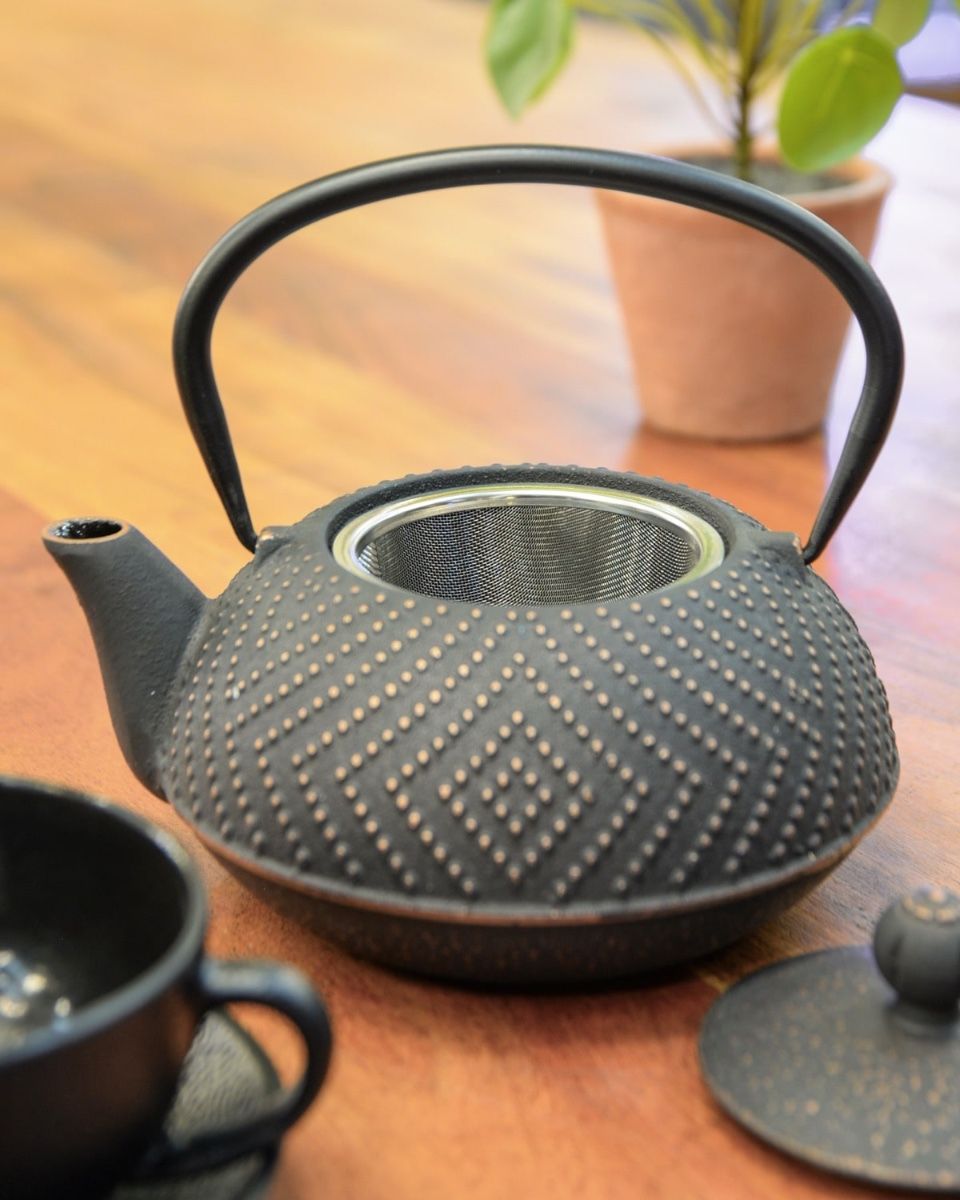 "Koshi" Cast Iron Japanese Style Teapot in a Black and Gold Finish With Lid Off