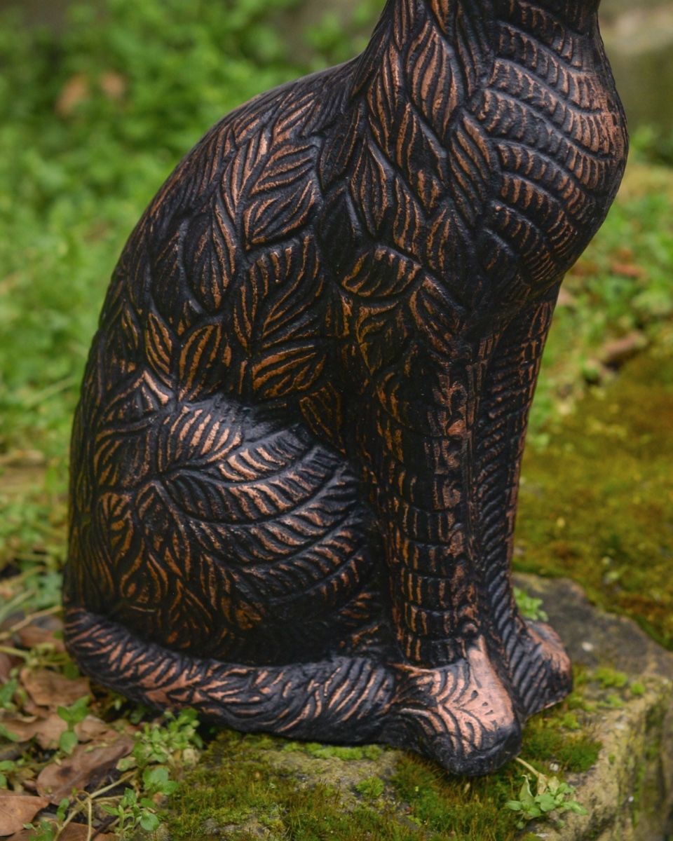 "Luna" the Sitting Cat Cast Aluminium Garden Sculpture close up of body