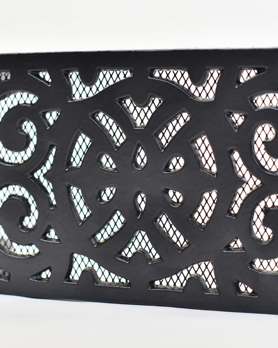 ‘Regency’ Cast Iron Air Brick 9”x6” close up of central detailing