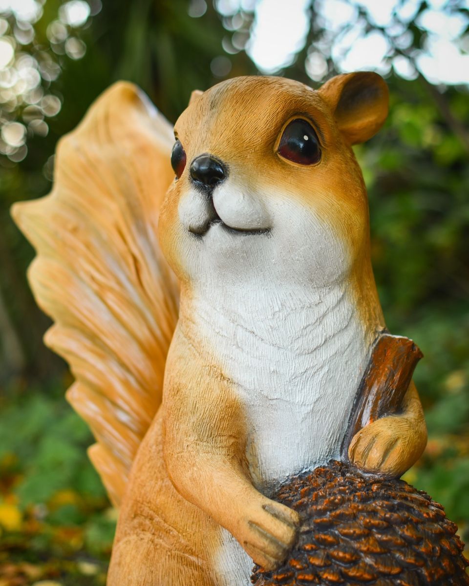 "Scurry" the Handpainted Fibreglass Squirrel Garden Sculpture close up of head