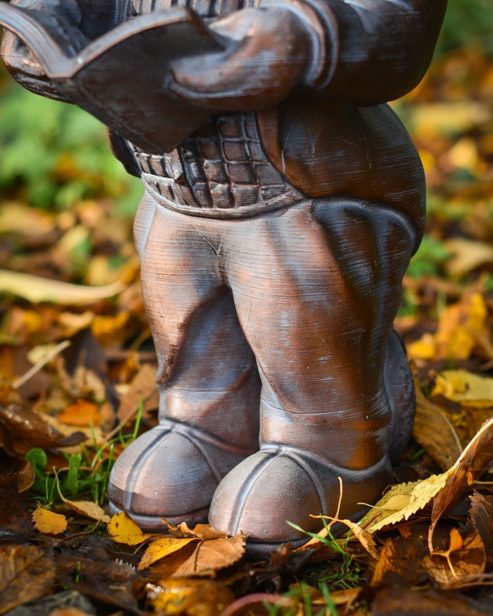 "The Hearthland Scholar" Resin Rat Garden Sculpture close up of legs