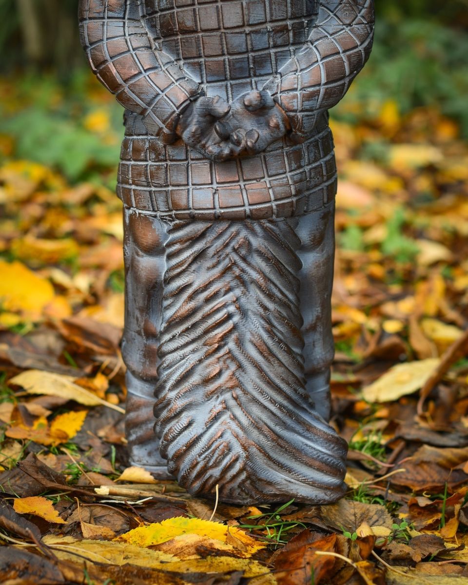 "The Hearthland Squire’ Resin Badger Garden Sculpture - Large close up of tail