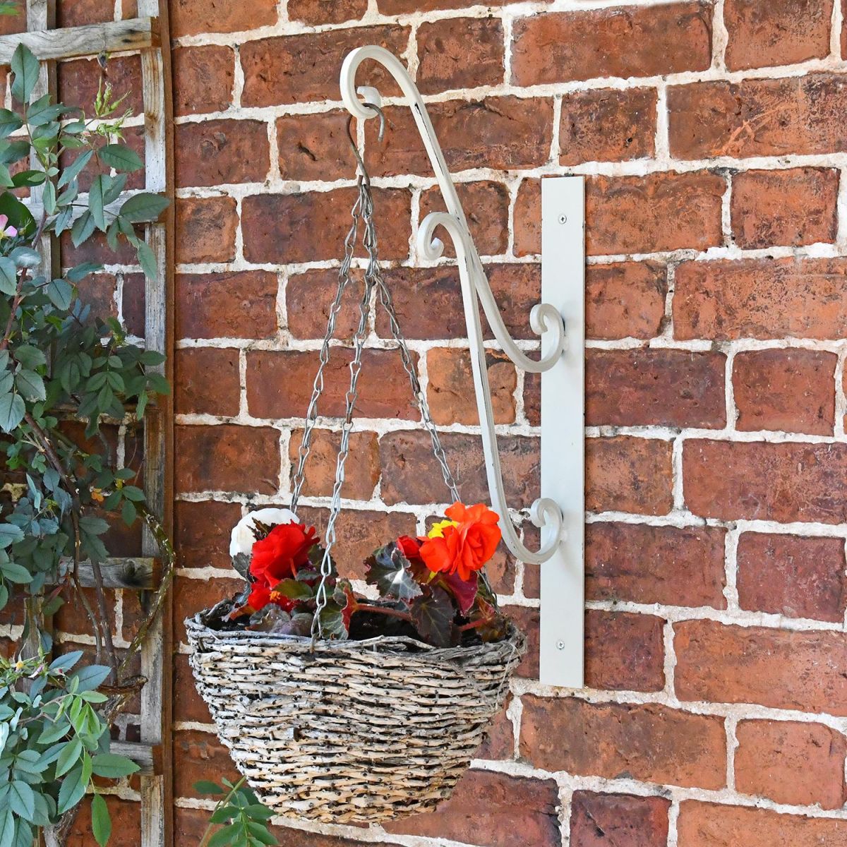 "Turenne" Rustic Cream Hanging Basket Bracket Holding a Flower Basket