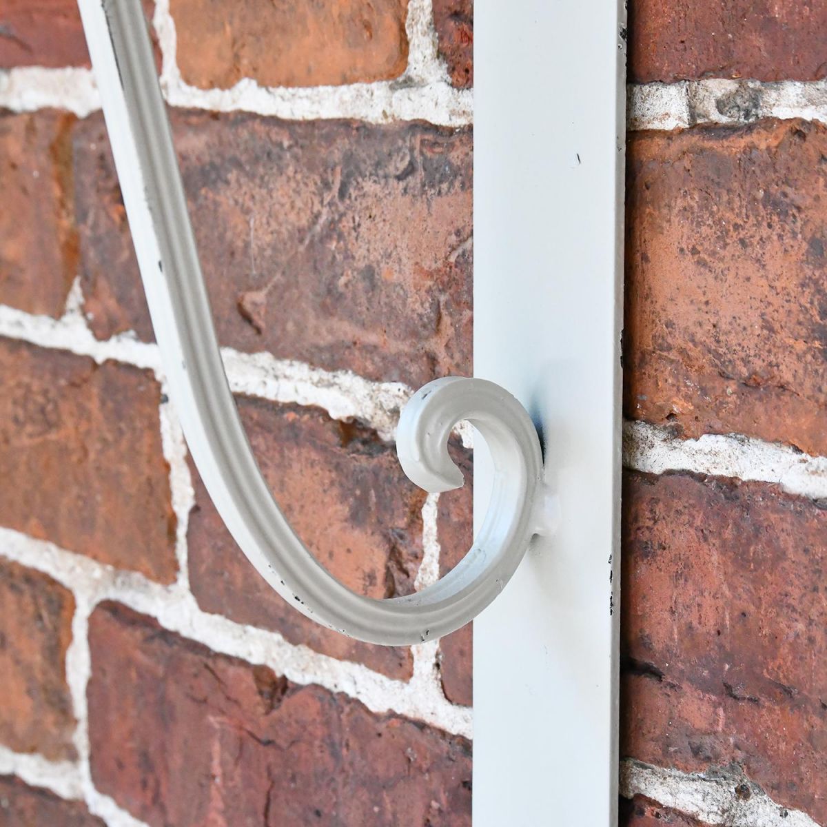 Close-up o fthe Ornate Scroll DEsign on the BRacket