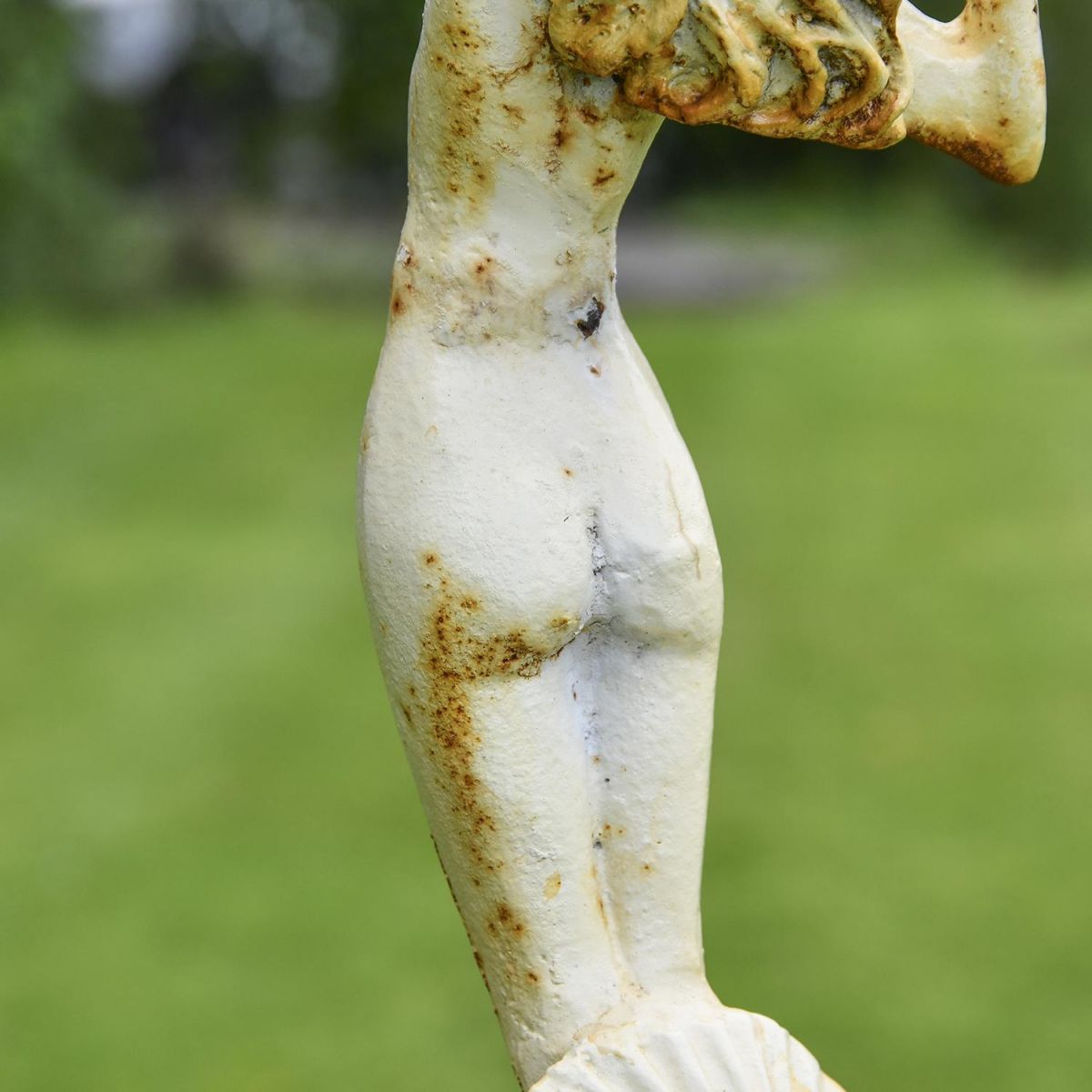 Close-up of the Rustic Cream Finish on the Lady Standing on Clam Sculpture