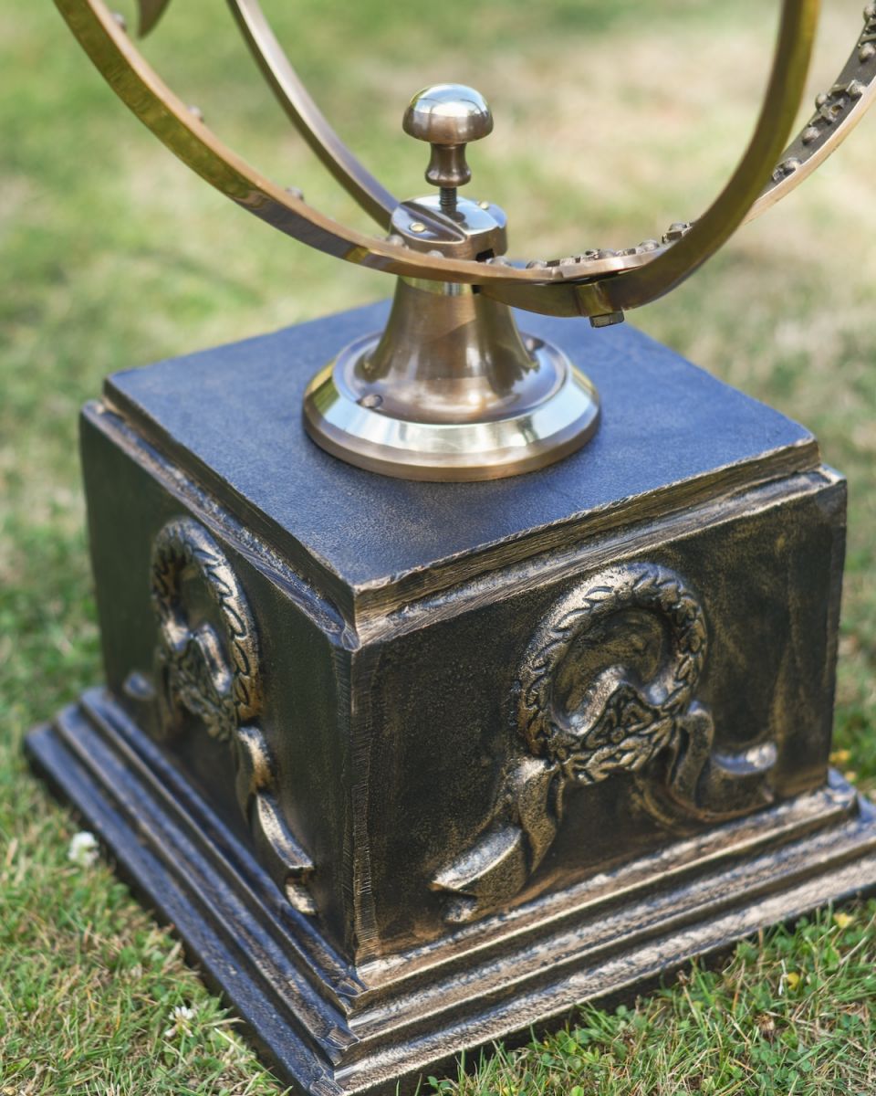 Top view of garden sundial column