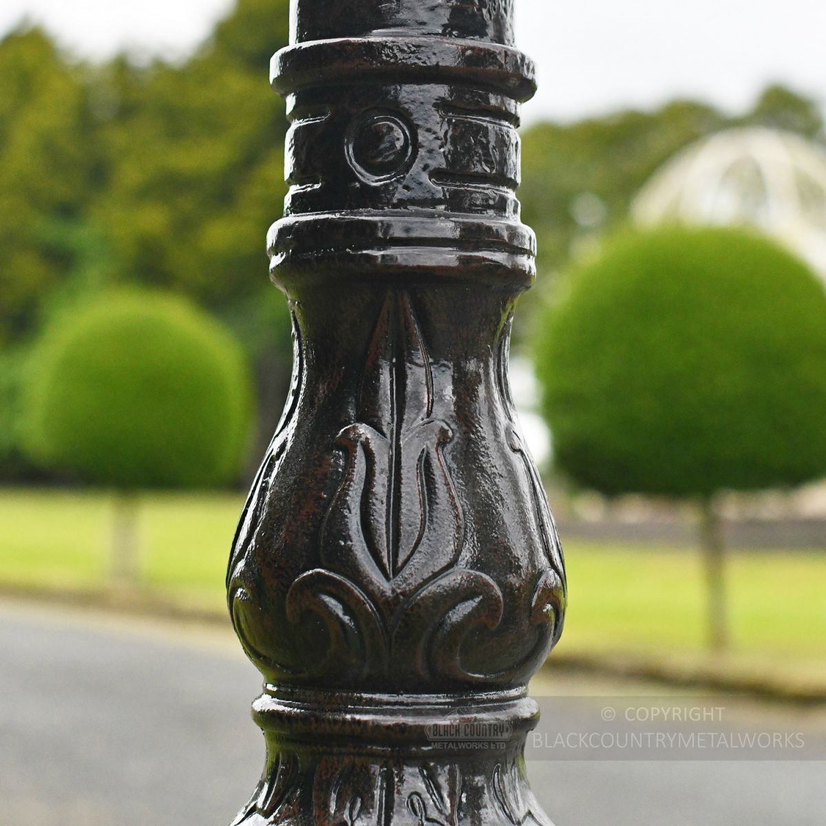 Antique Black and Brown Decorative Lamp Post Column Antique Black and Brown Decorative Lamp Post Column