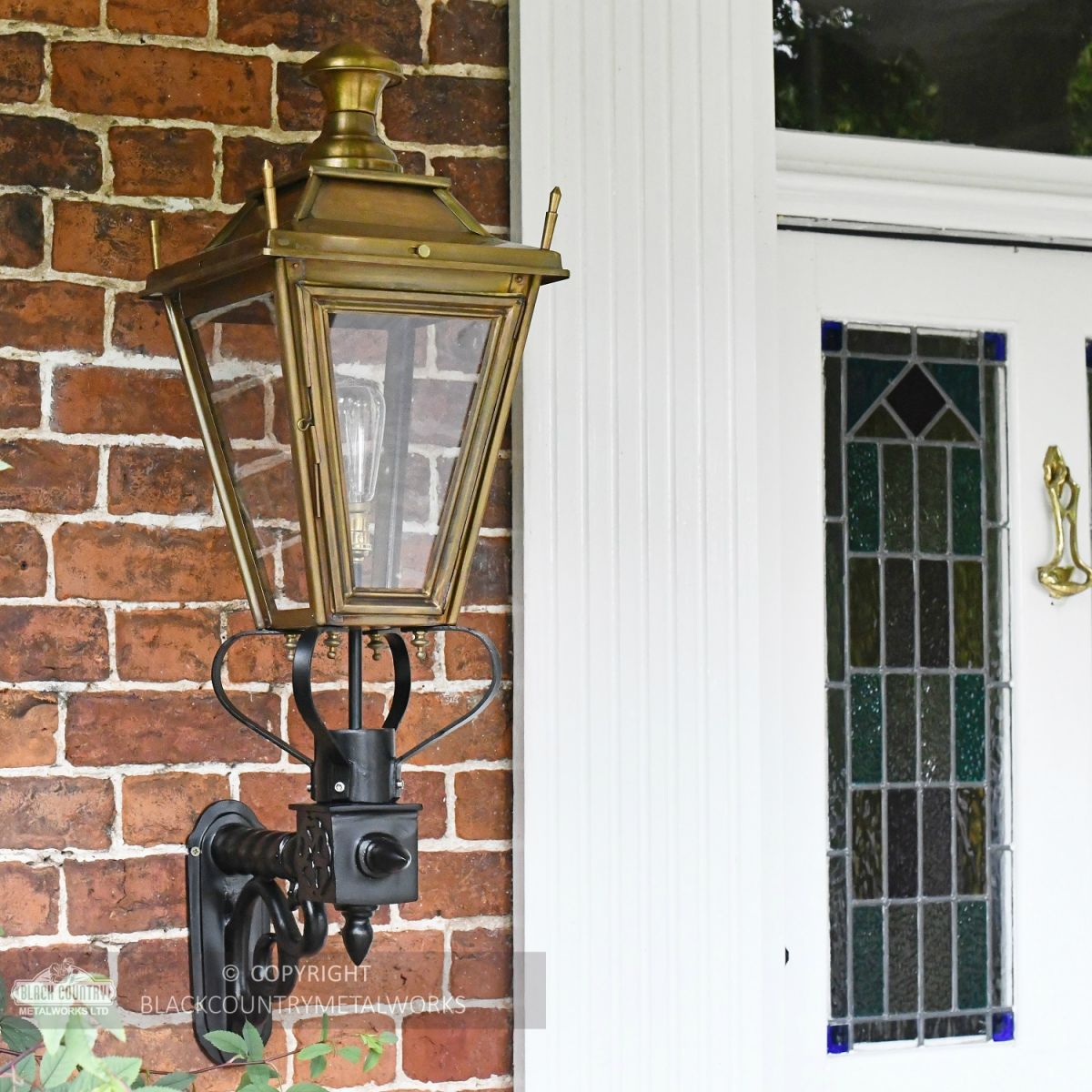 Antique brass traditional wall light