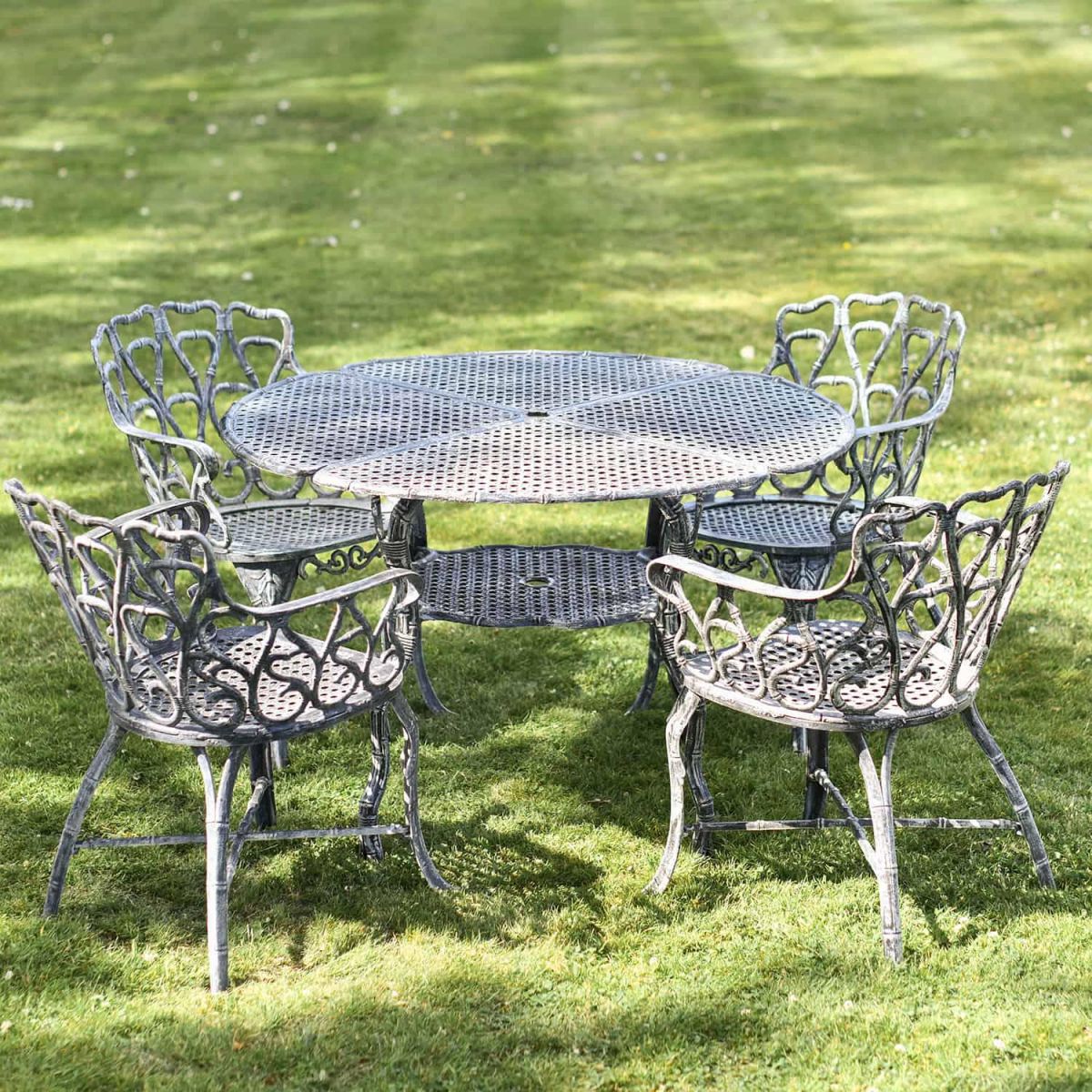 Antique Cream "Riverhill" Four Seater Dining Set Antique Cream "Riverhill" Four Seater Dining Set