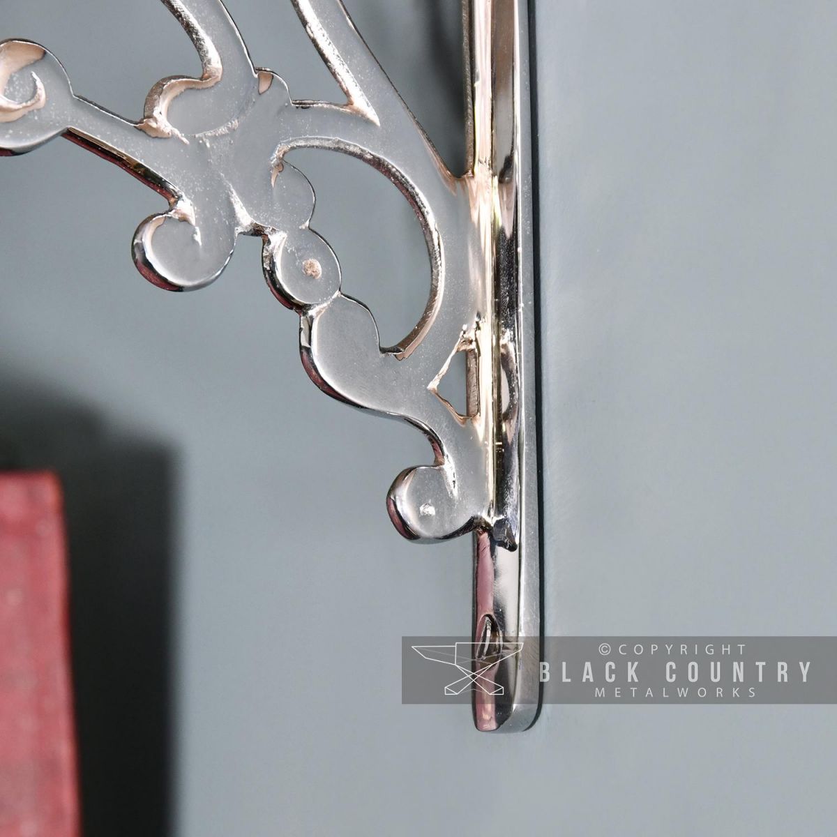 Close-up of the Bottom of the Shelf Bracket