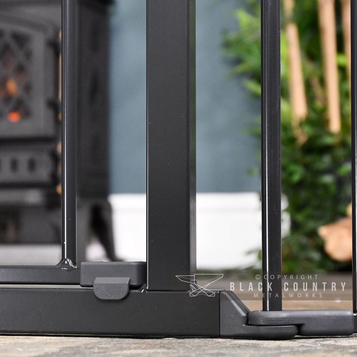 Close up of the Black Finish on the Baby Dan Black Hearth Fireguard