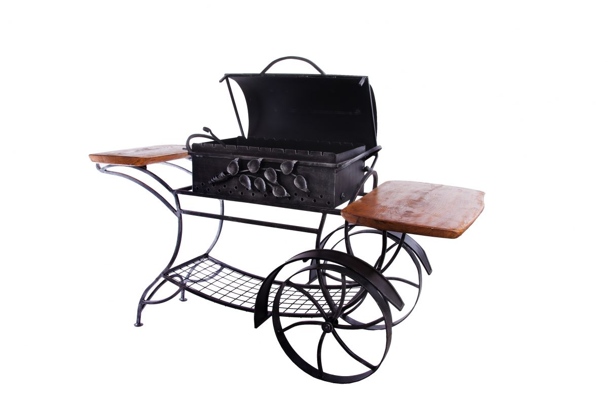 Barbeque with two wooden worktops with wheels