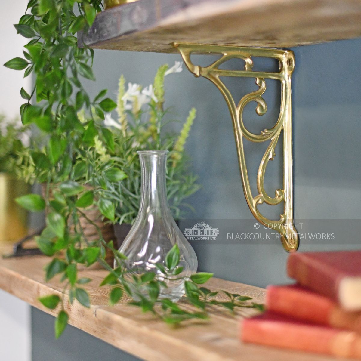 Heritage Wall Bracket 24 x 16cm