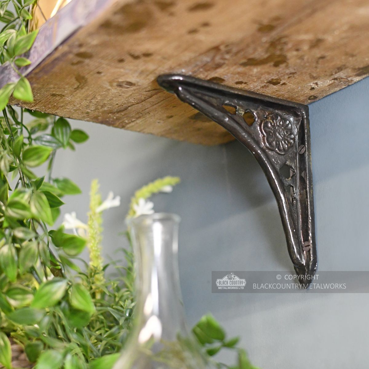 Cast Iron Tudor Rose Shelf Bracket 15 x 15cm