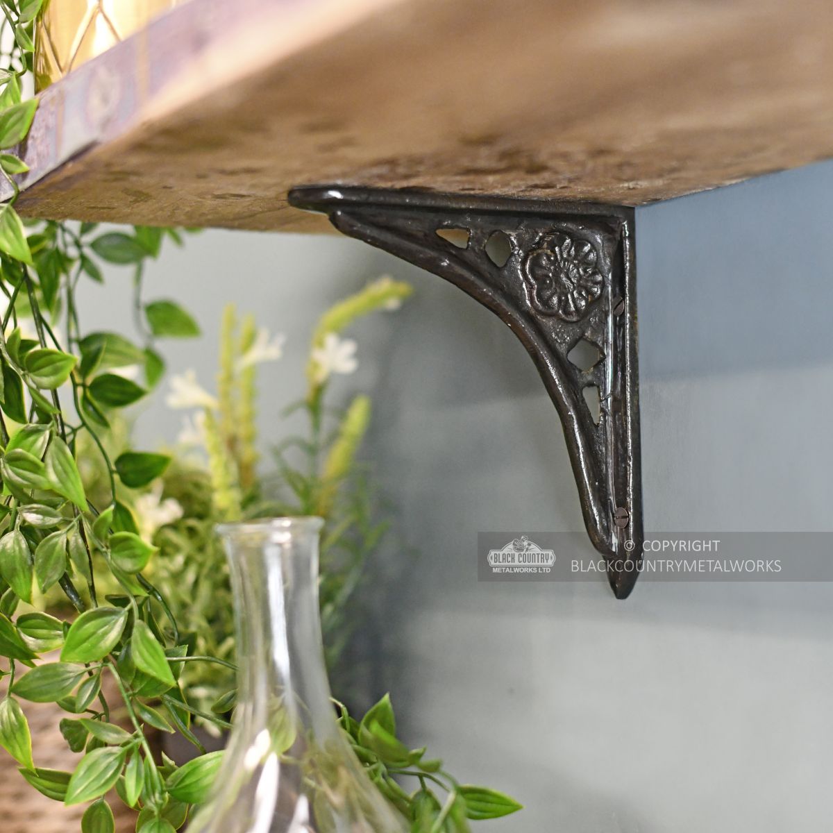 Cast Iron Tudor Rose Shelf Bracket 15 x 15cm