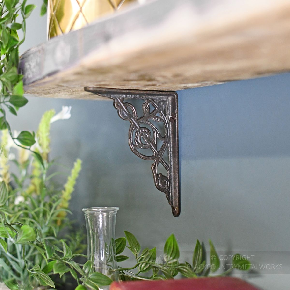 Classical miniature shelf bracket