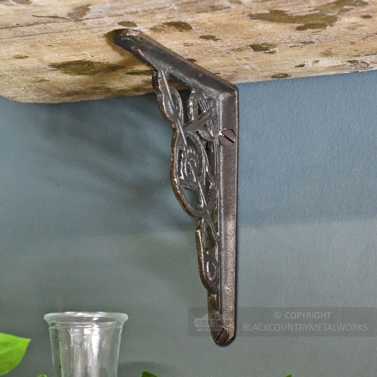 Natural iron shelf bracket