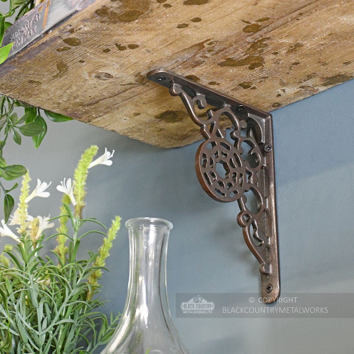 Farmhouse traditional shelf bracket