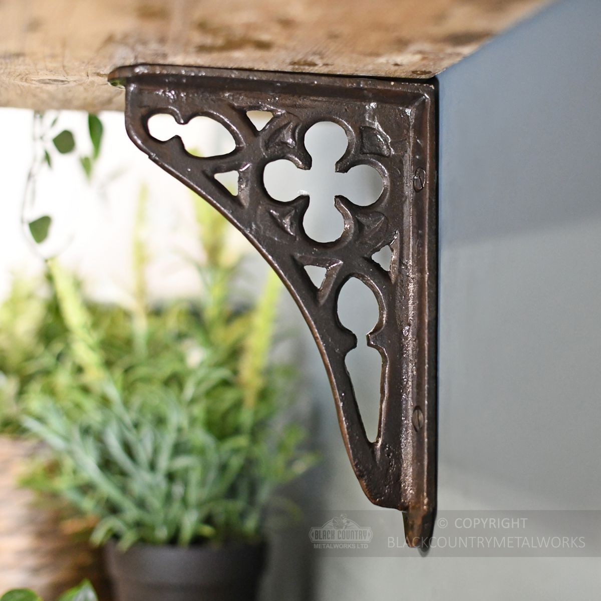 Traditional designed shelf bracket Traditional designed shelf bracket