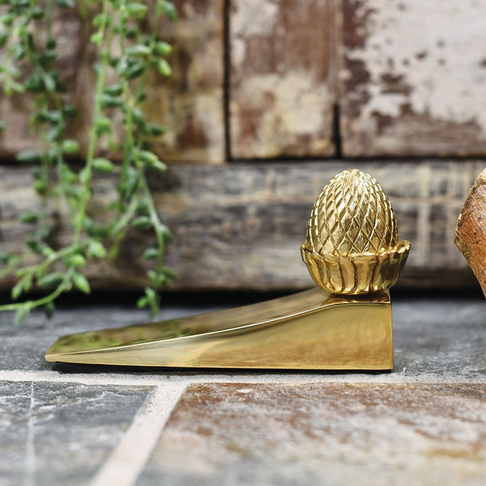 Novelty woodland acorn wedge for door