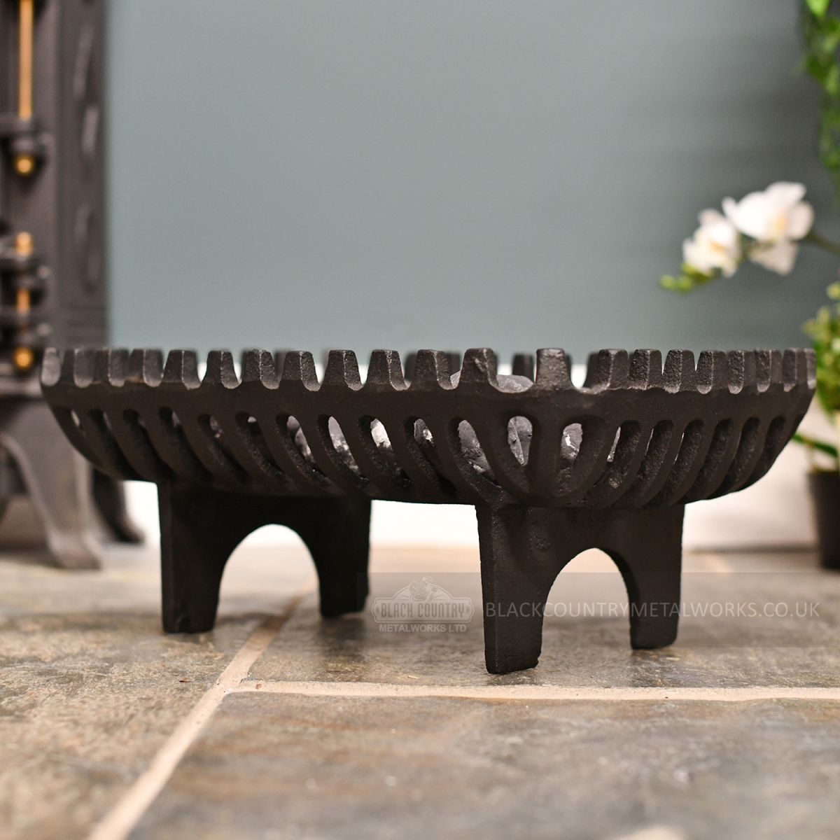 Cast iron fireplace basket 