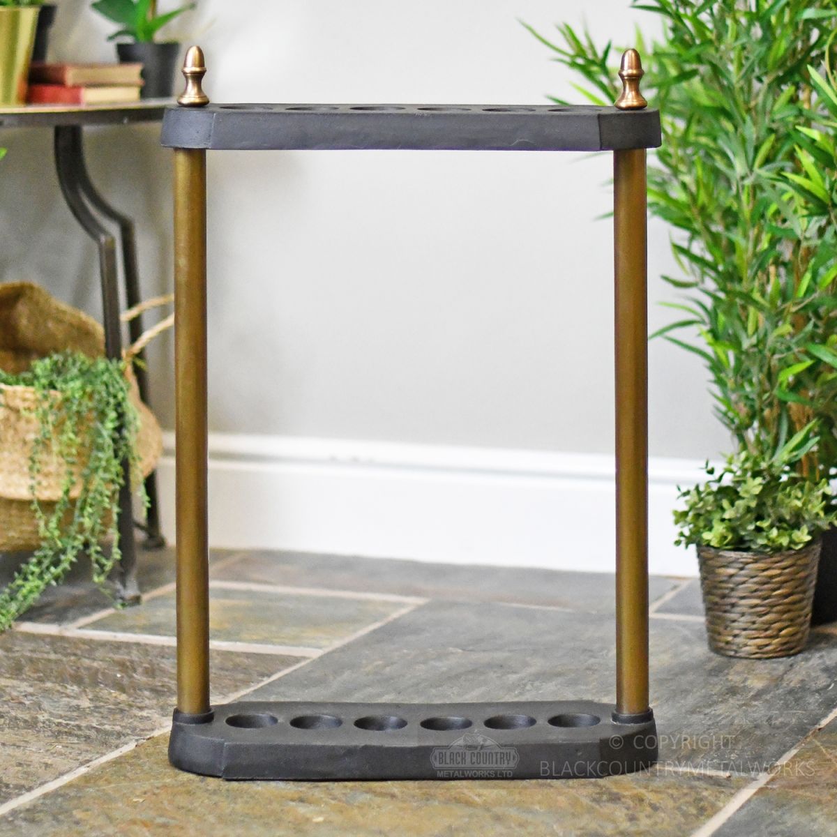 Entry way umbrella stand