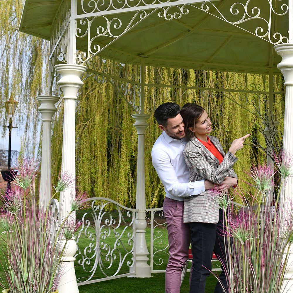 "Lady Leticia Dream Carousel" Bandstand Pavilion in Use