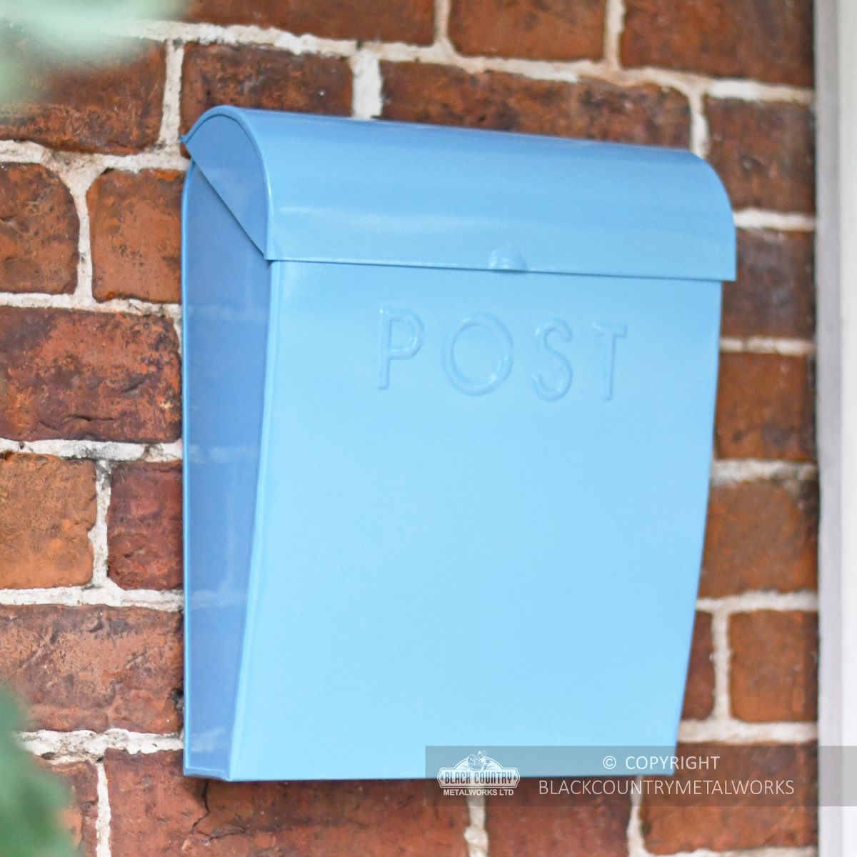 Robust post box with curved lid
