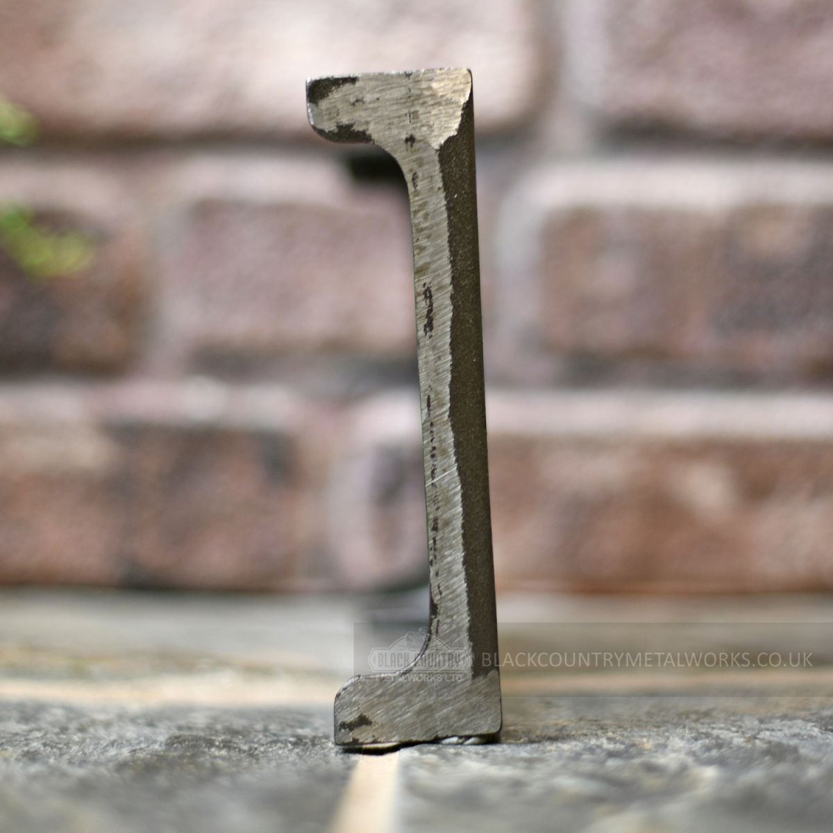 Side view of double cast iron air brick Side view of double cast iron air brick