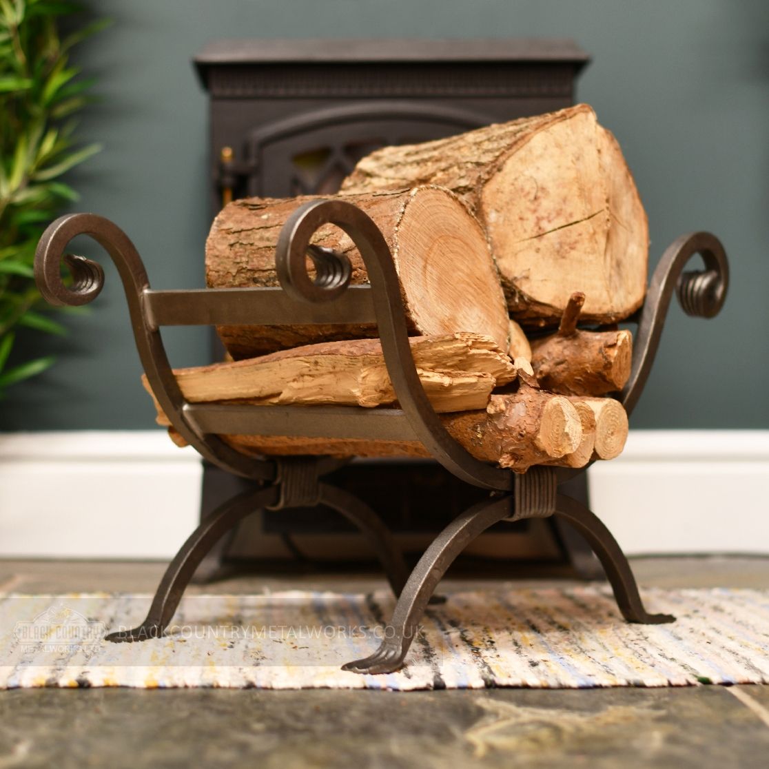 Hunter scroll design log holder