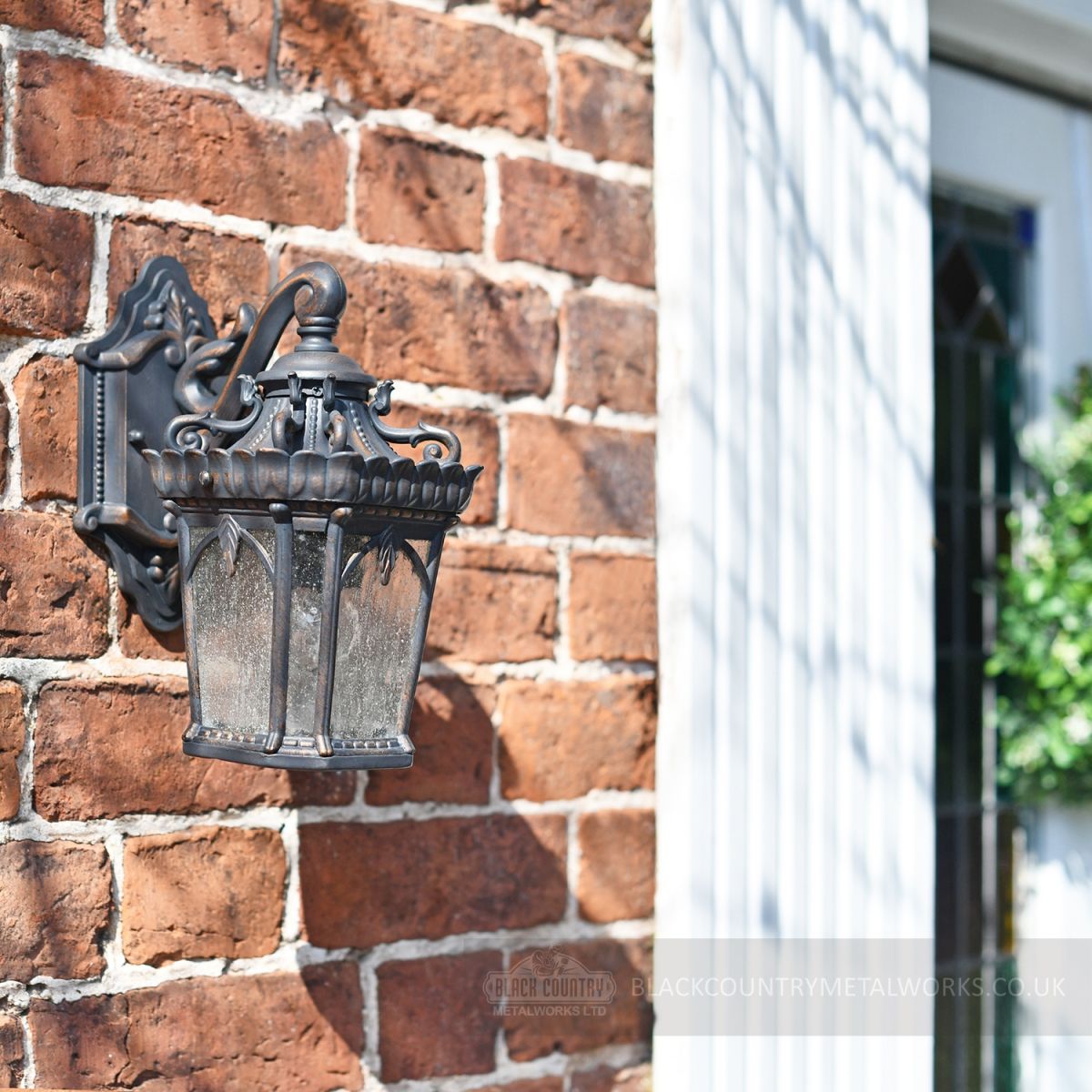 Top fix wall mounted exterior wall light