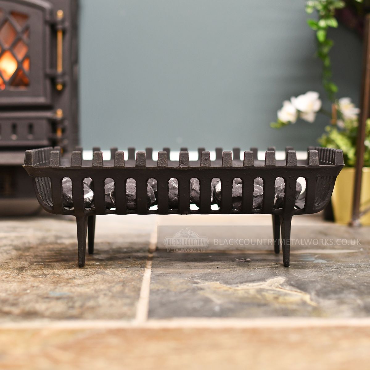 Heavy Duty fire basket with 4 support legs Heavy Duty fire basket with 4 support legs